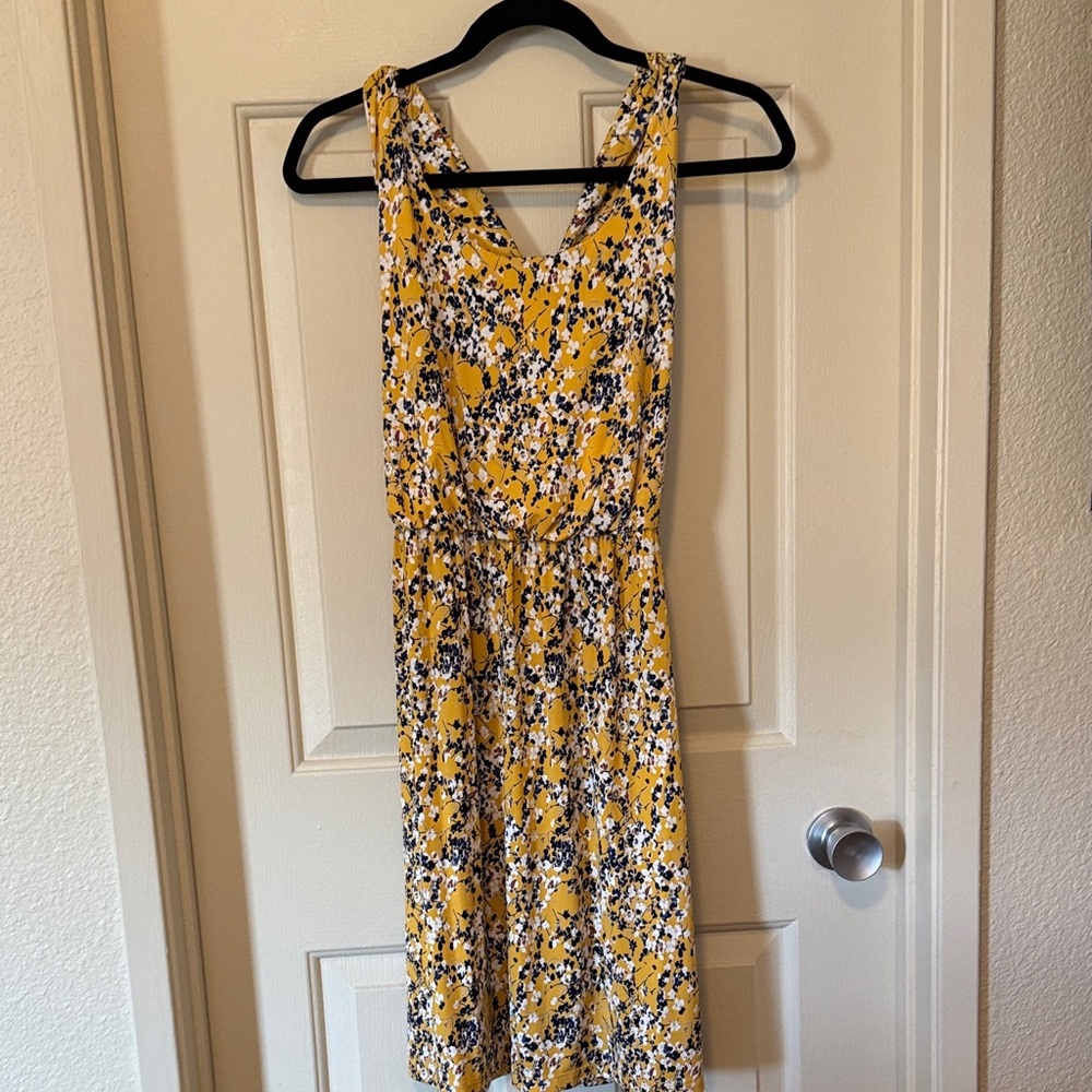 Sleeveless Yellow Floral Midi Dress with V-Neck